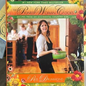 The Pioneer Woman Cooks Book 🖤